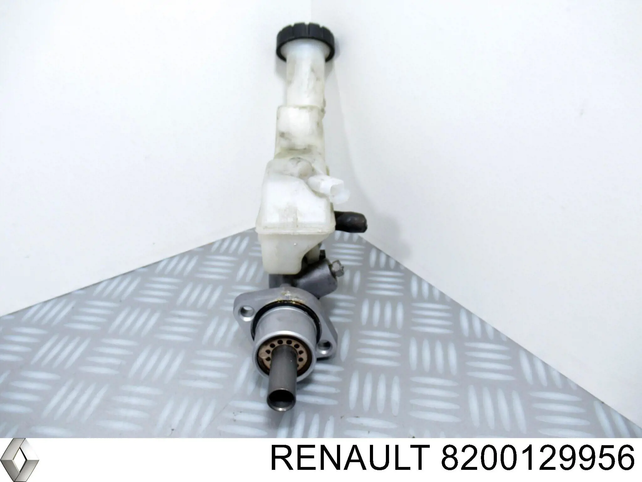 Zbiorniczek głównego cylindra hamulcowego (płynu hamulcowego) Renault Clio III GRANDTOUR kombi (KR01) (2008 - 2026) cena, od 42,58 USD
