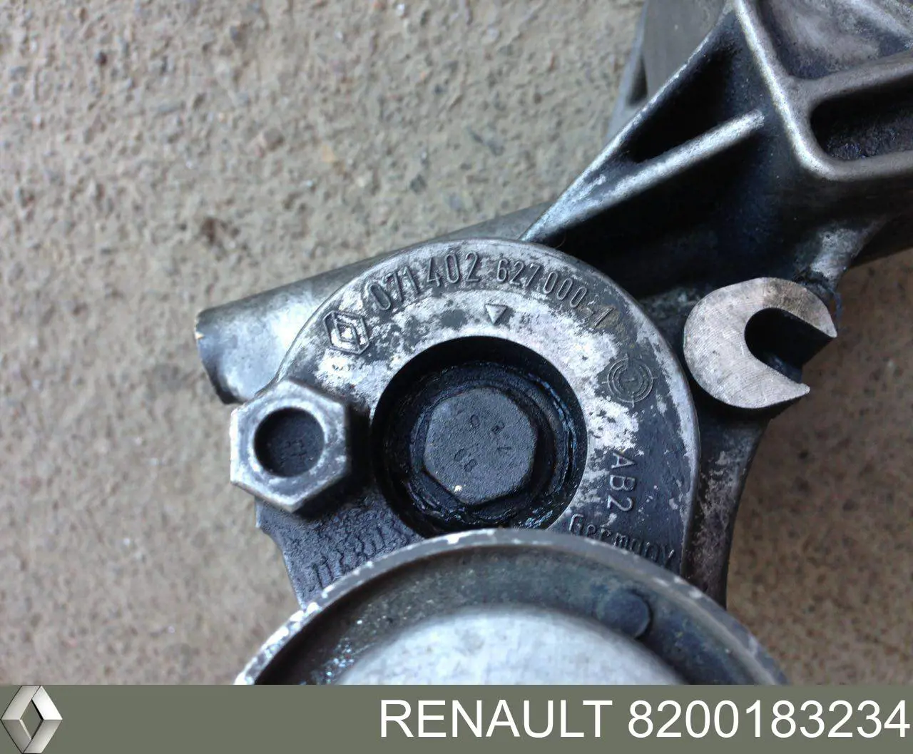 Wspornik alternatora do Renault Trafic II FL