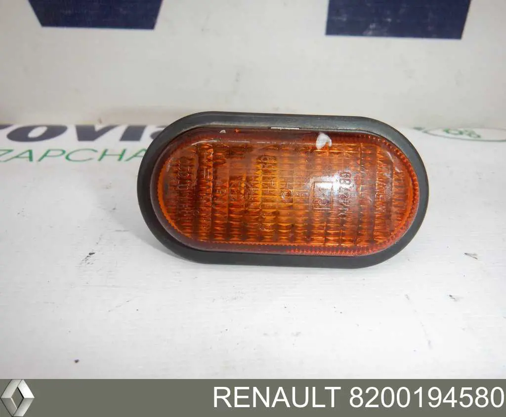 Powtarzacz kierunkowskazu na błotniku Renault (RVI) 8200194580 cena, od 7,60 USD