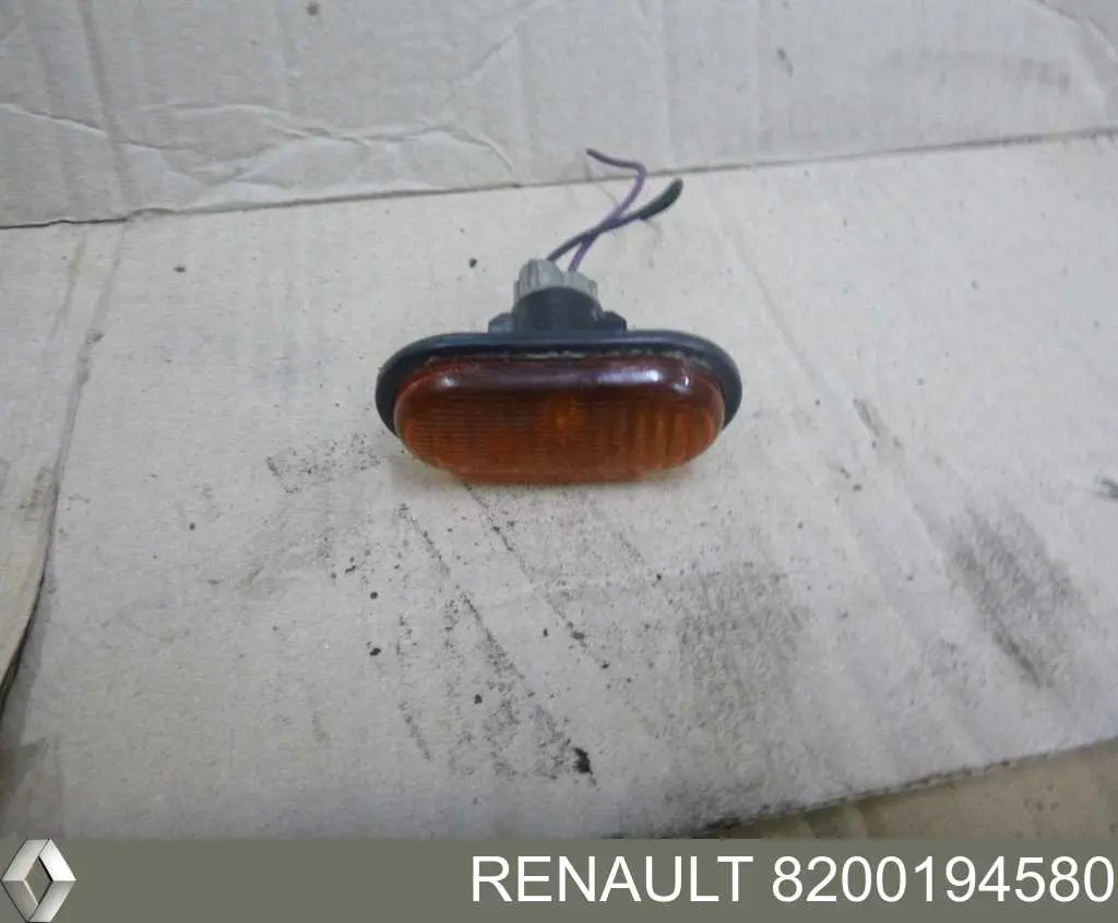 Do koszyka 8200194580 Renault (RVI) Powtarzacz kierunkowskazu na błotniku
