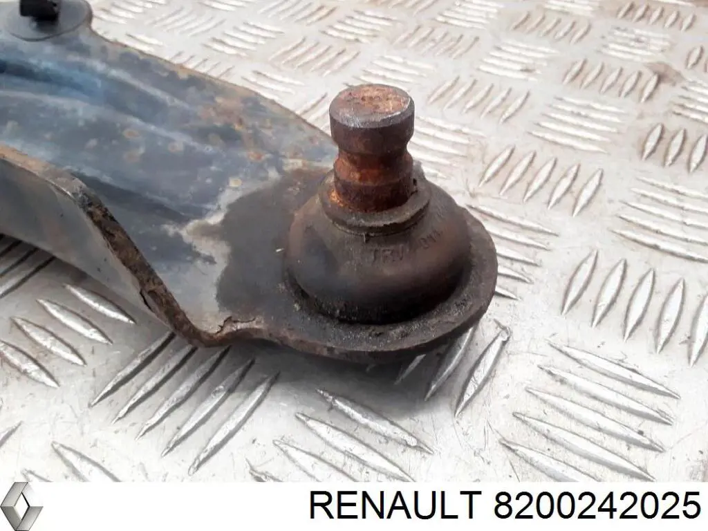 8200242025 Renault (RVI) Silentblock przedniego wahacza dolnego