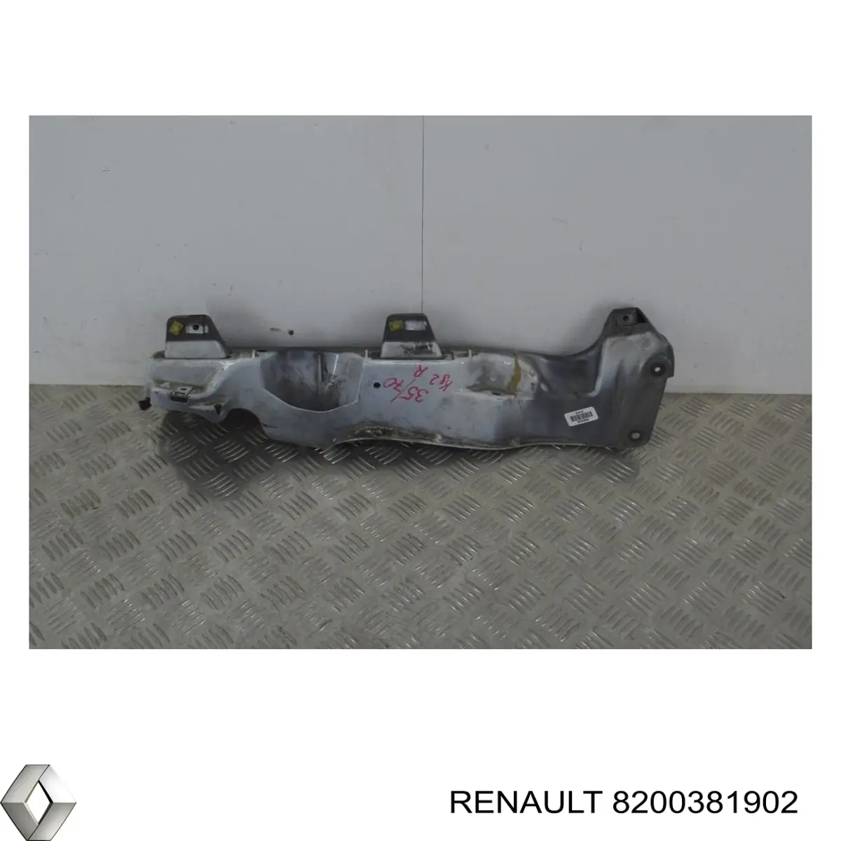 Wspornik górny do mocowania błotnika przedniego prawego Renault (RVI) 8200381902 cena, od 64,70 USD