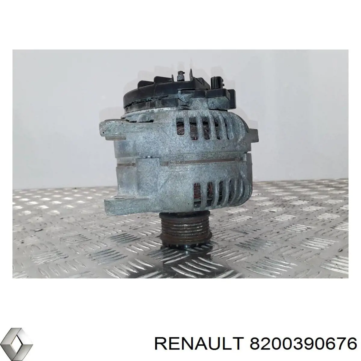 Do koszyka 8200390676 Renault (RVI) Alternator