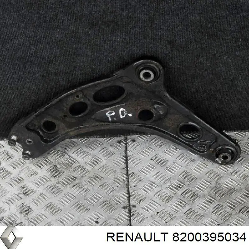 8200395034 Renault (RVI) Wahacz zawieszenia przedniego dolny prawy