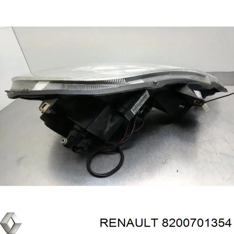 Do koszyka 8200701354 Renault (RVI) Reflektor lewy