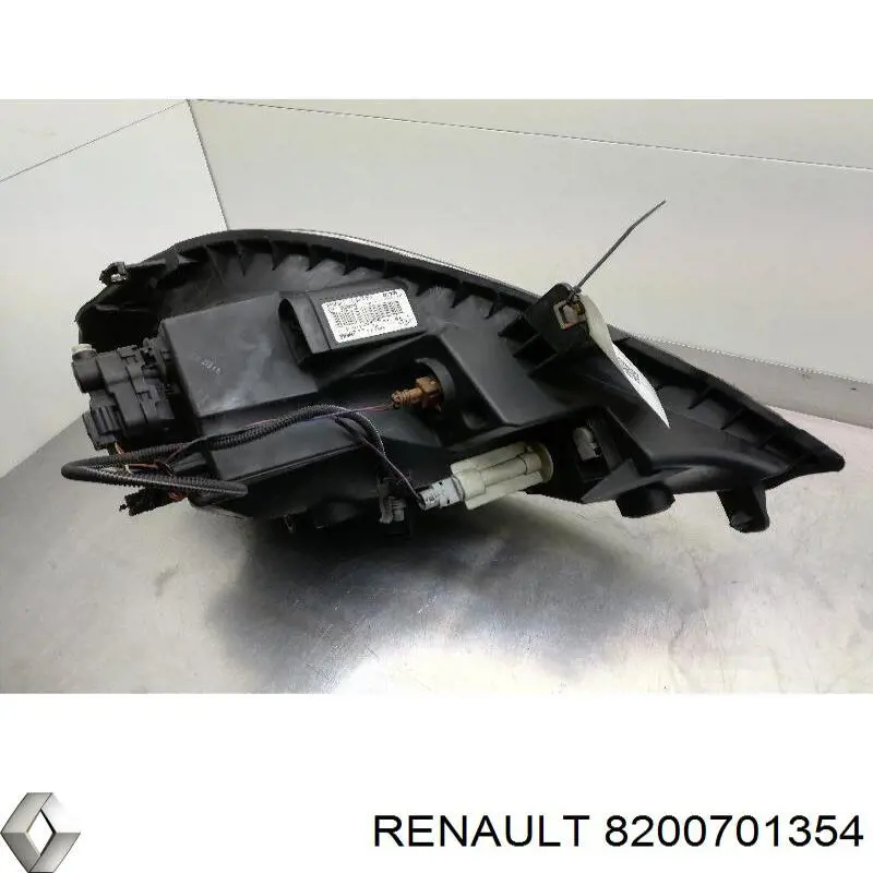 Reflektor lewy 8200701354 Renault (RVI)