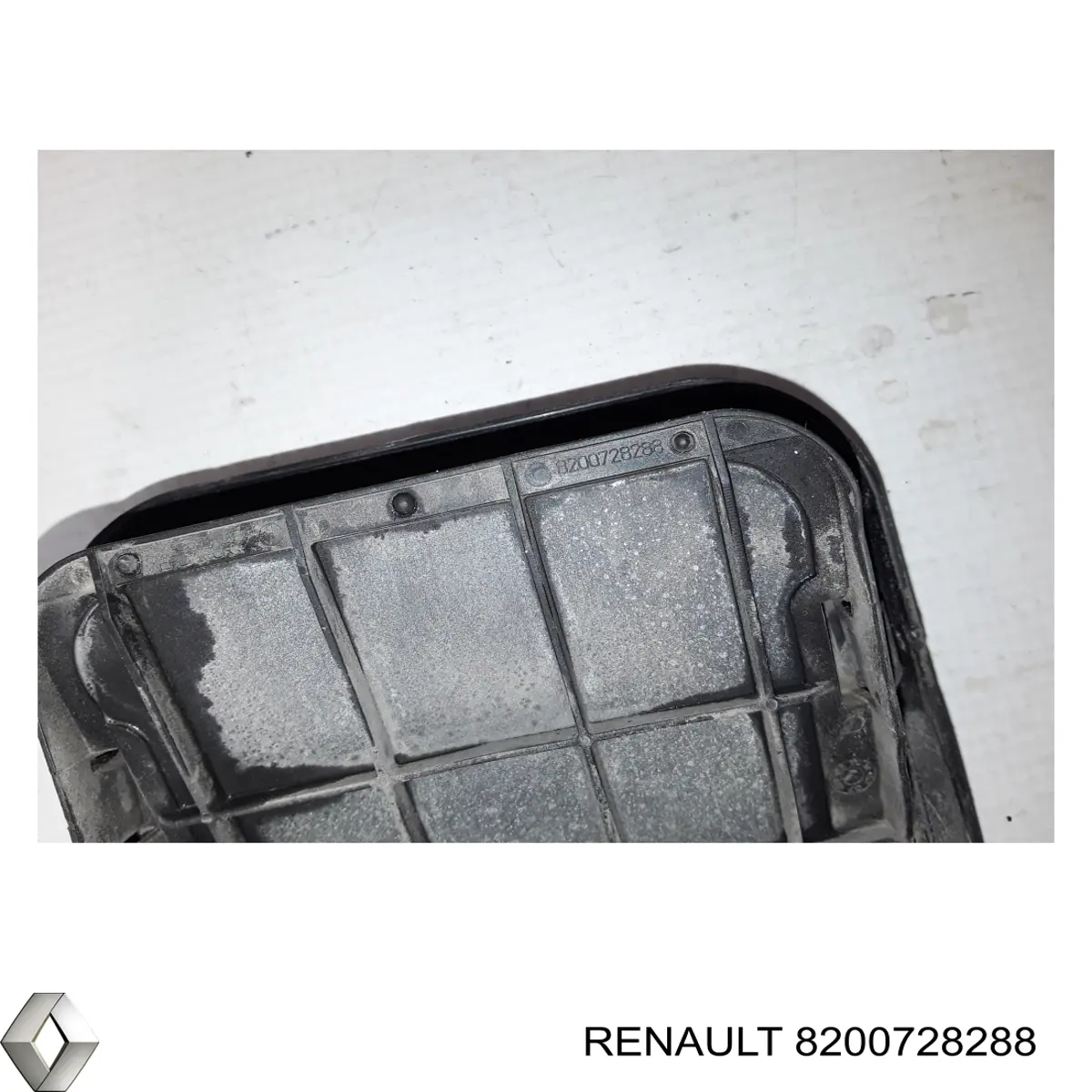 8200728288 Renault (RVI) Zaślepka (kratka) lamp przeciwmgielnych zderzaka przedniego prawa