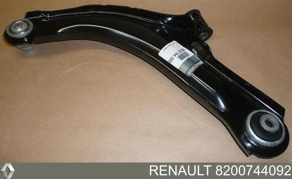 8200744092 Renault (RVI) Wahacz zawieszenia przedniego dolny prawy