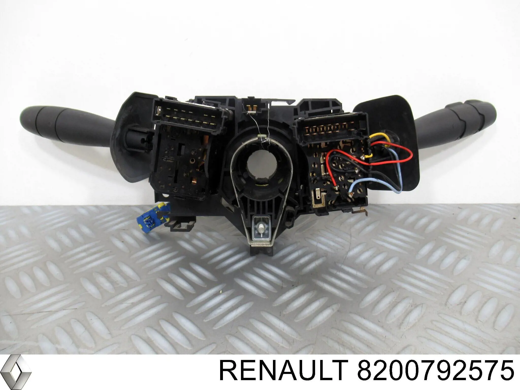 8200792575 Renault (RVI) Przełącznik zespolony prawy