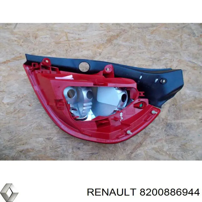 Do koszyka 8200886944 Renault (RVI) Lampa zespolona tylna lewa