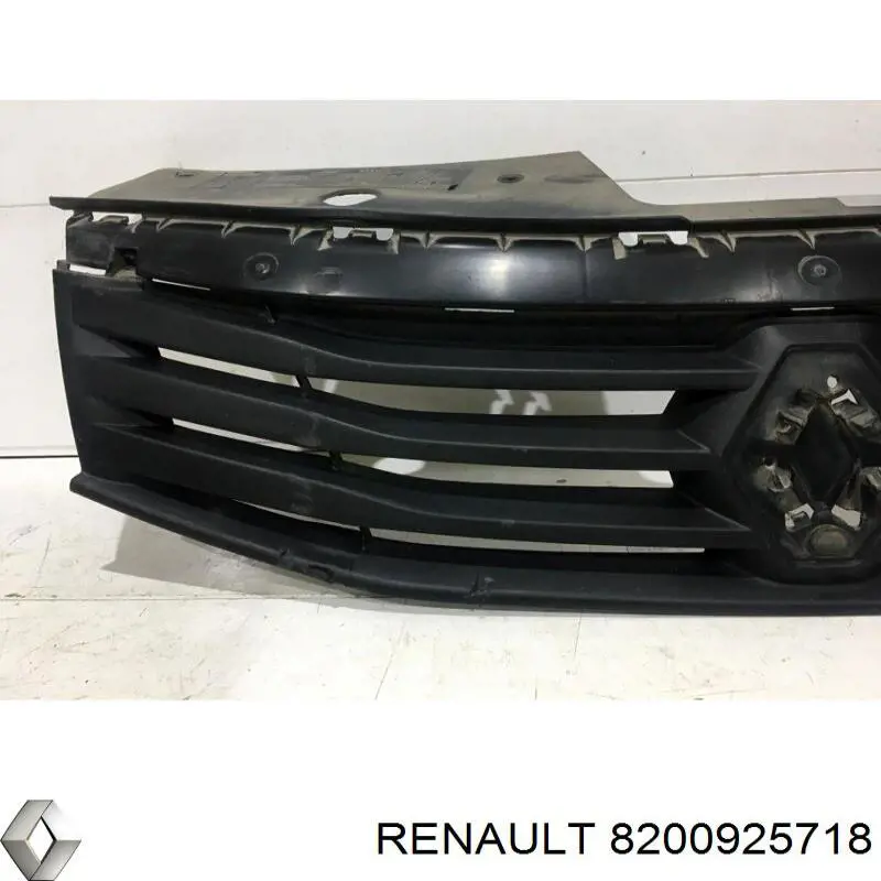 Do koszyka 8200925718 Renault (RVI) Atrapa chłodnicy