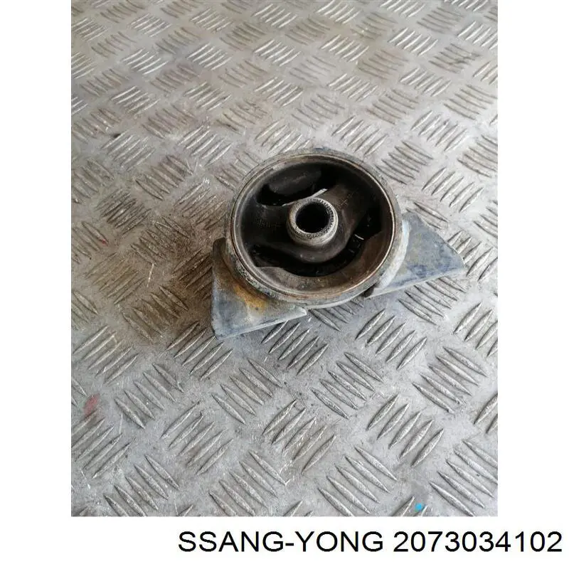 Poduszka (podpora) silnika przednia Ssang Yong 2073034102 cena, od 105,98 USD