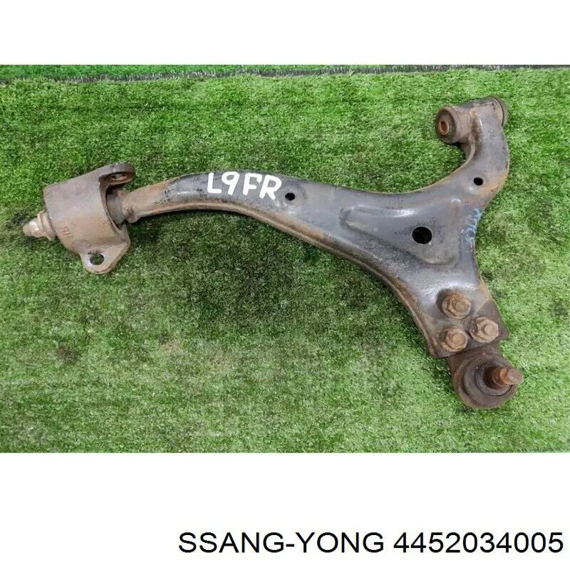 Wahacz zawieszenia przedniego dolny prawy Ssang Yong 4452034005 cena, od 190,65 USD