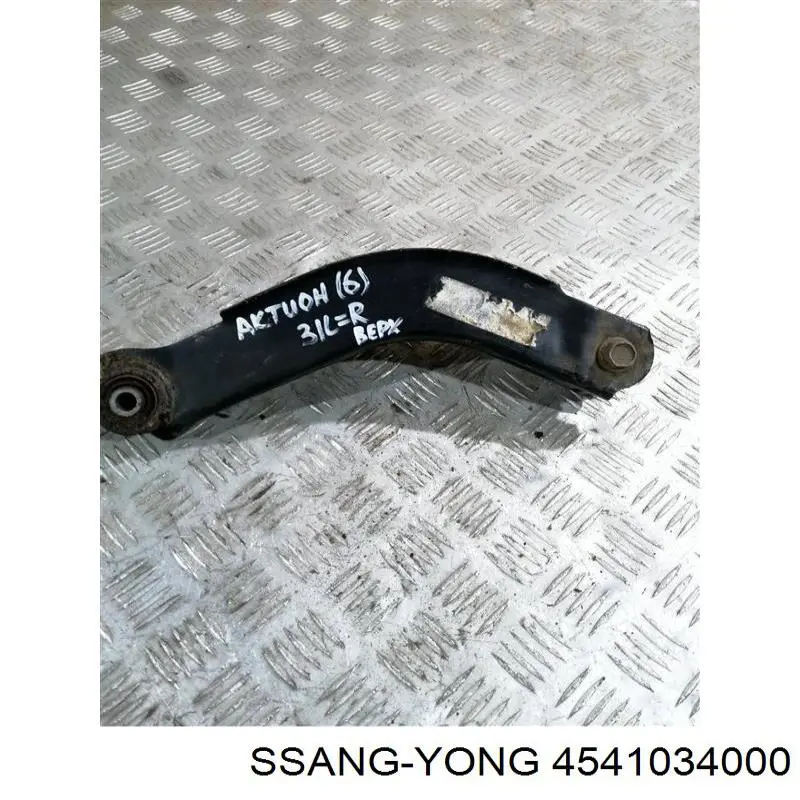 4541034000 Ssang Yong Wahacz zawieszenia tylnego górny lewy