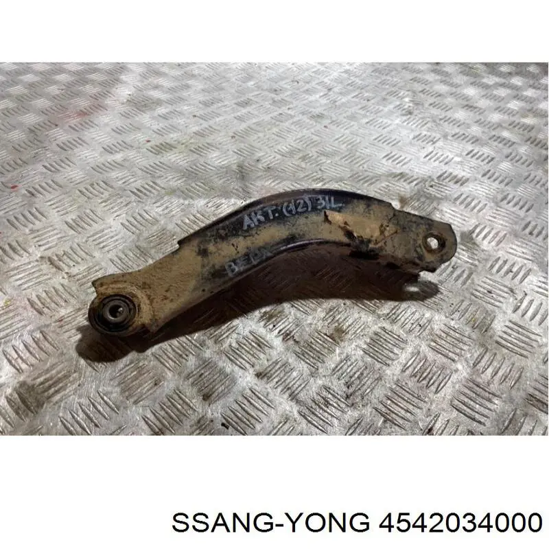 4542034000 Ssang Yong Wahacz  zawieszenia tylnego górny prawy