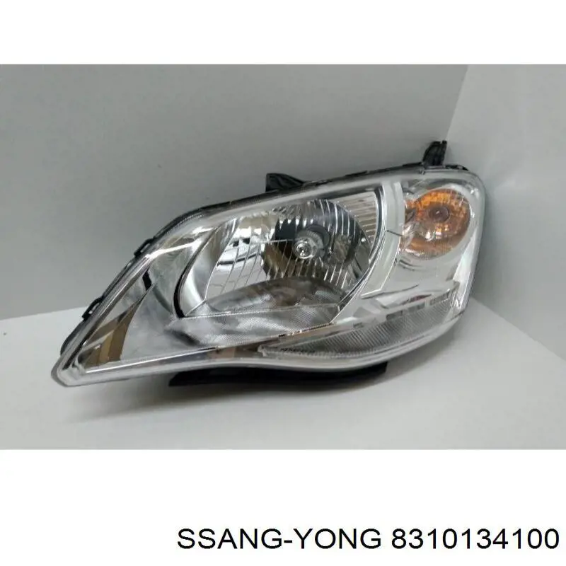8310134100 Ssang Yong Reflektor lewy