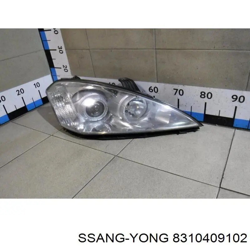 8310409102 Ssang Yong Reflektor prawy