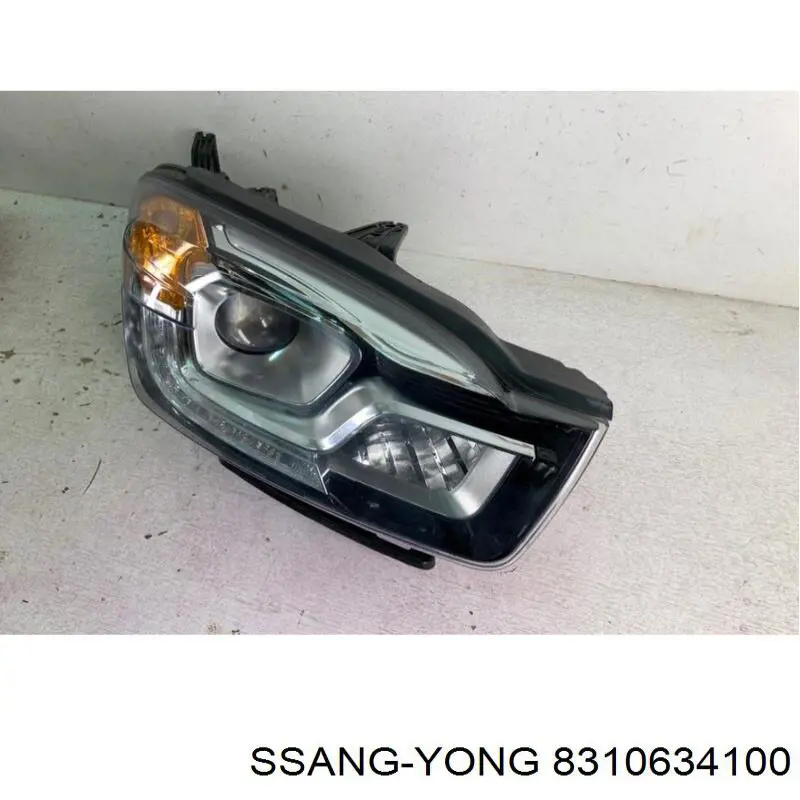 Reflektor prawy 8310634100 Ssang Yong
