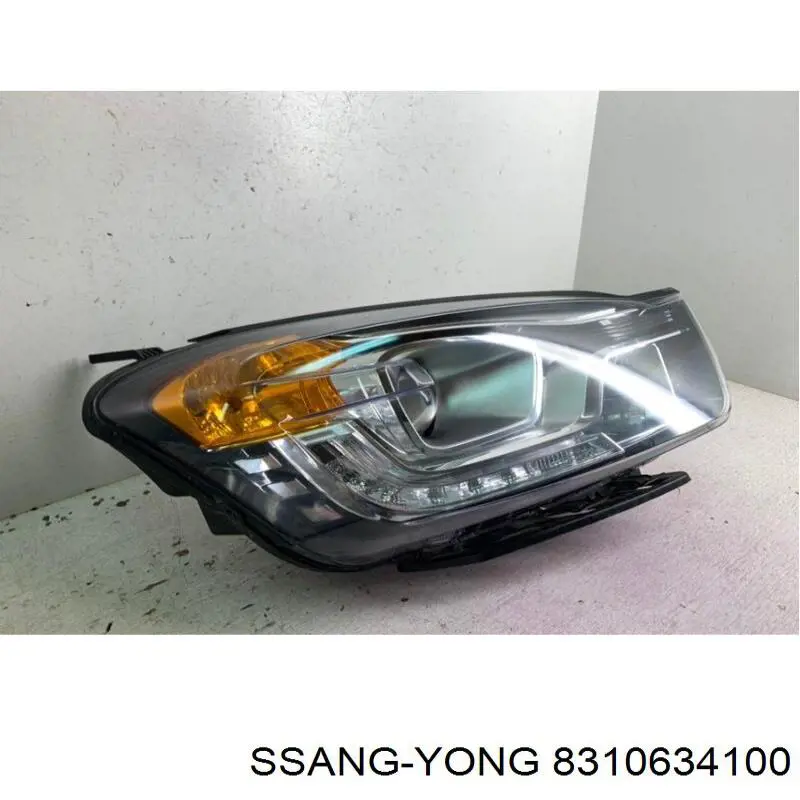 8310634100 Ssang Yong Reflektor prawy