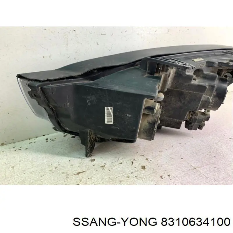 Reflektor prawy Ssang Yong 8310634100