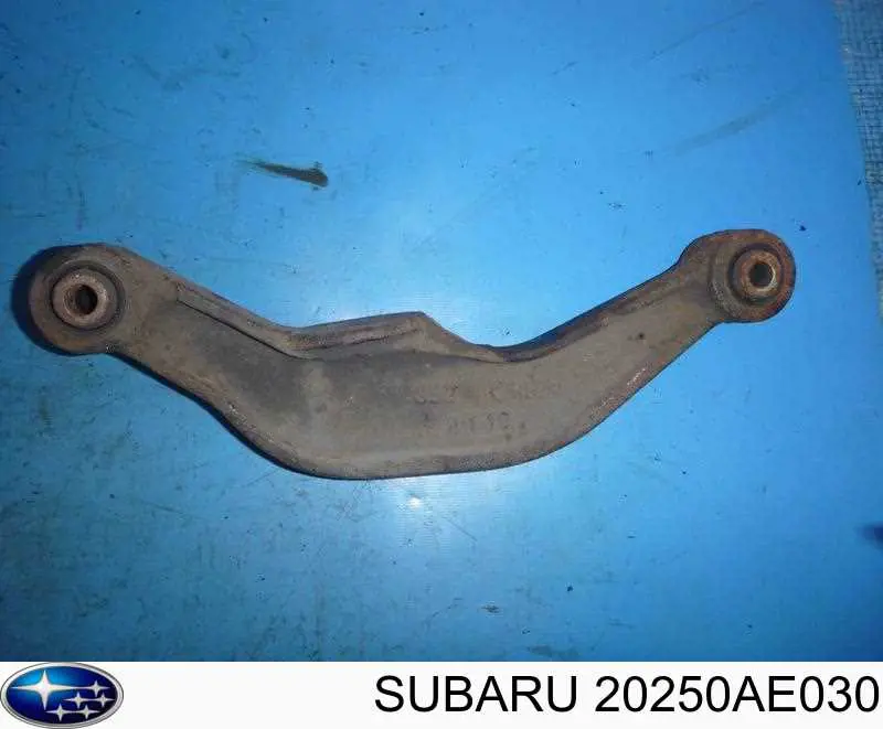 20250AE030 Subaru wahacz zawieszenia tylnego górny prawy