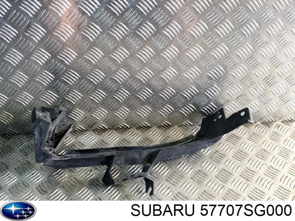 Do koszyka 57707SG000 Subaru Wspornik (adapter) mocowania reflektora przedniego prawego