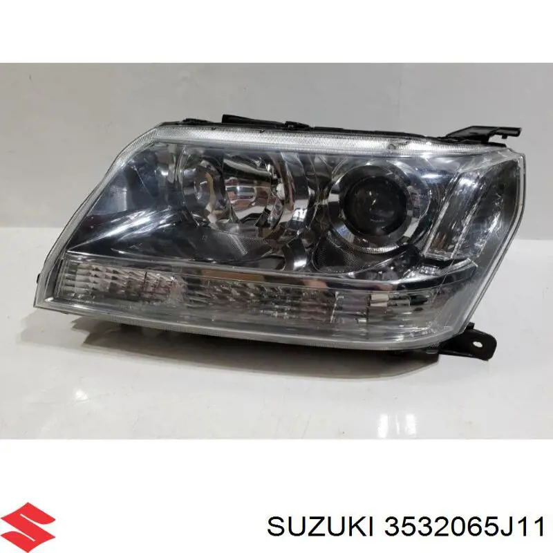 3532065J11 Suzuki Reflektor lewy