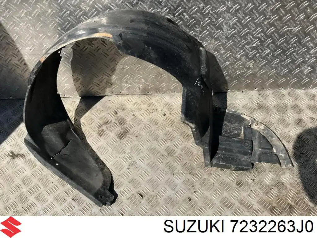 7232263J0 Suzuki Nadkole błotnika przedniego lewe