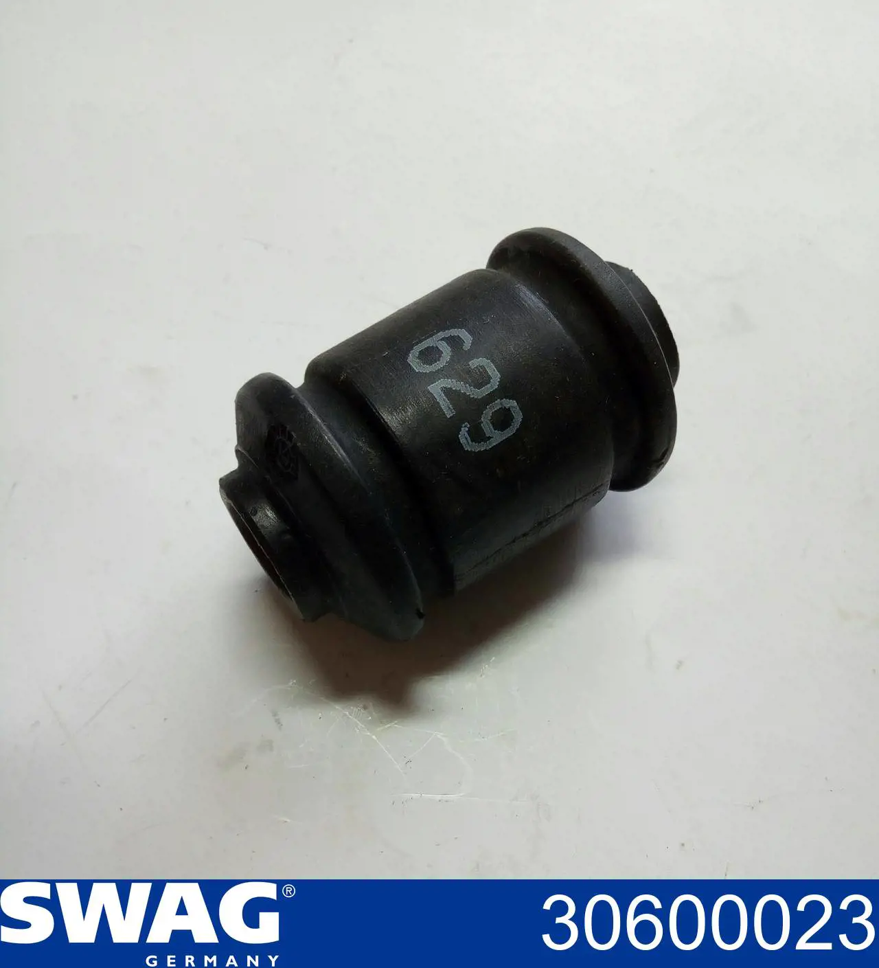 Silentblock przedniego wahacza dolnego Swag 30600023 cena, od 6,03 USD