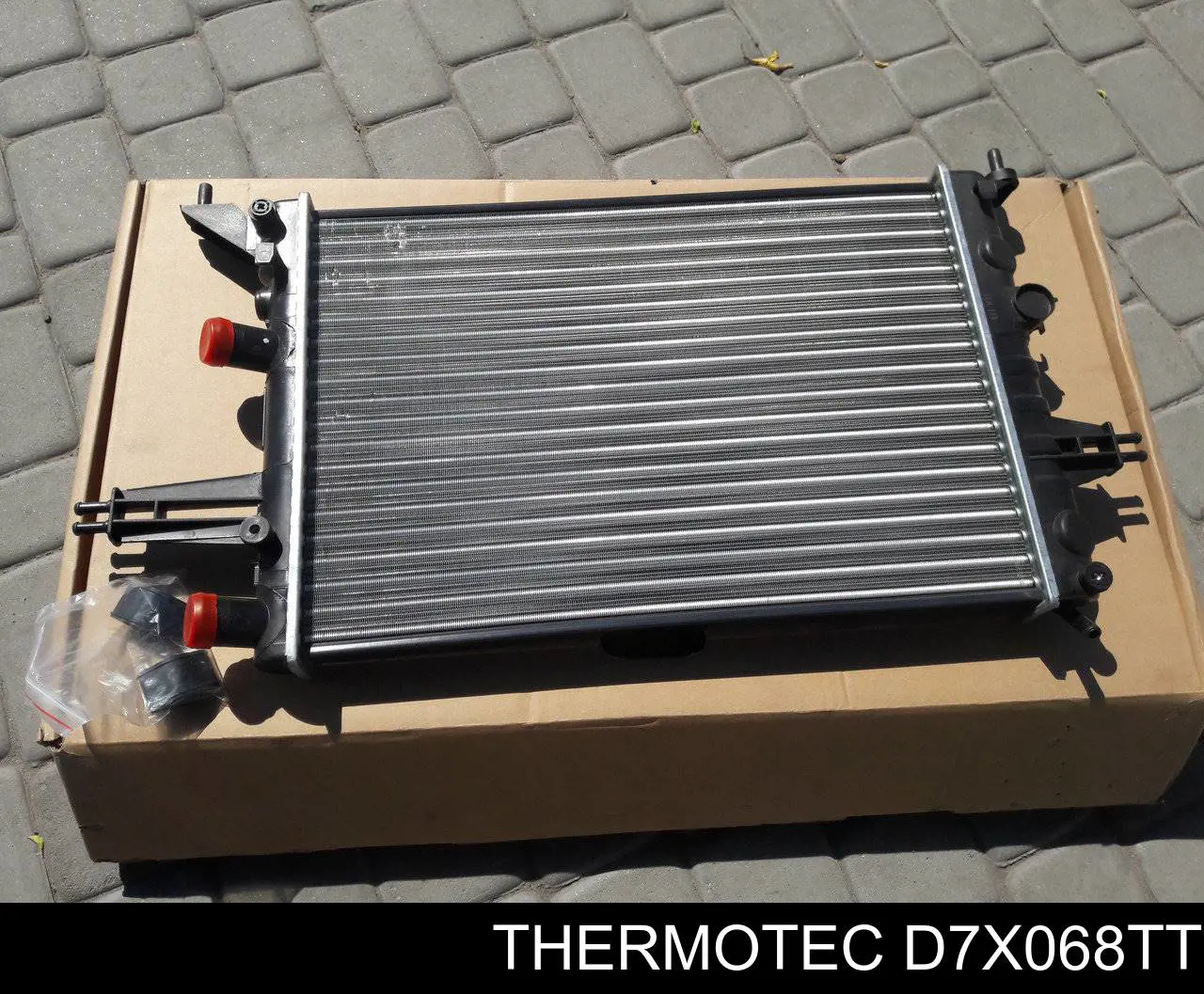 Chłodnica silnika Thermotec D7X068TT cena, od 72,74 USD