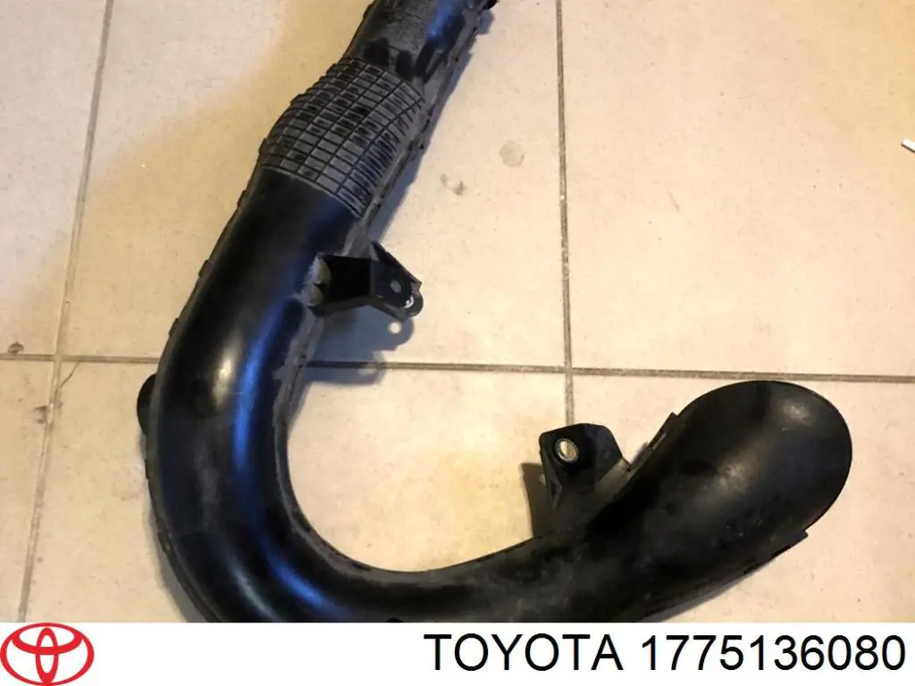 1775136080 Toyota Króciec powietrza, wlot filtra powietrznego