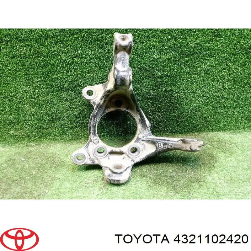 4321102420 Toyota Czop (zwrotnica) przedni prawy