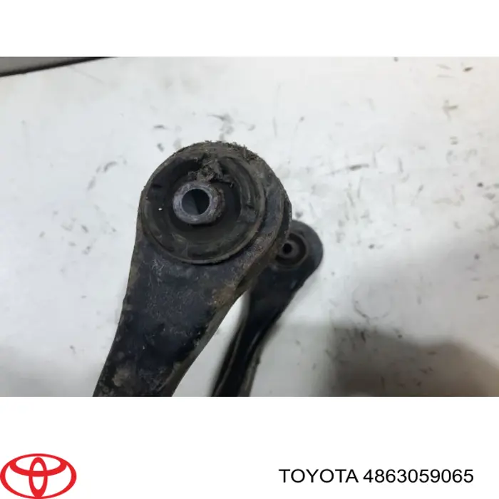 Wahacz zawieszenia przedniego górny lewy Toyota 4863059065 cena, od 71,11 USD