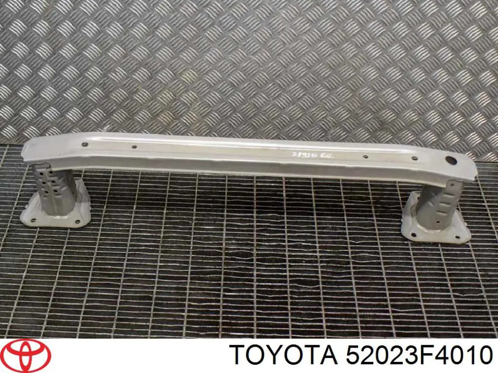 52023F4010 Toyota Wzmocnienie zderzaka tylnego