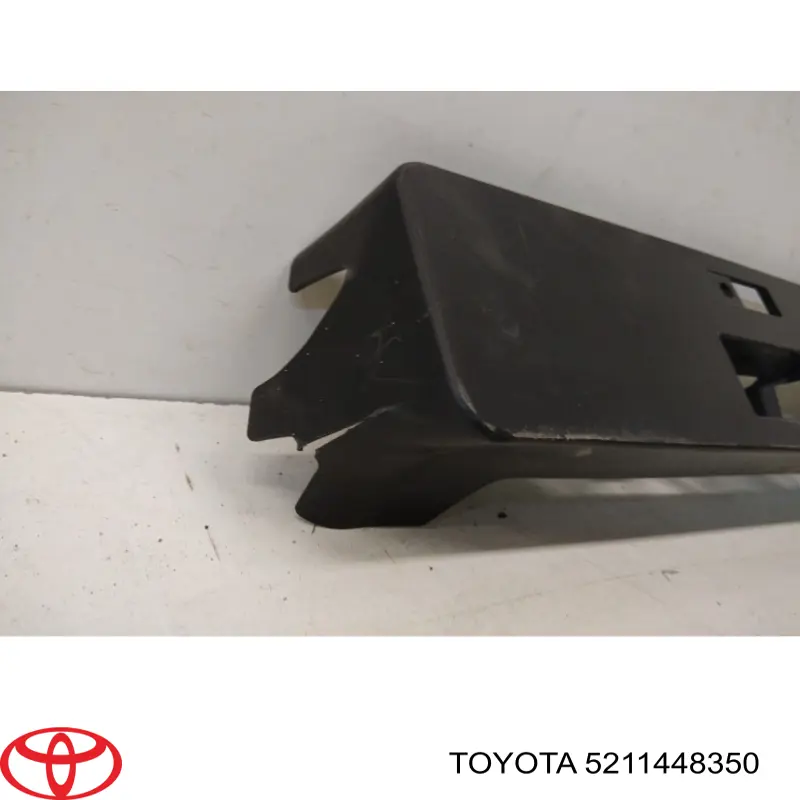 Ramka do mocowania przedniej tablicy rejestracyjnej Toyota 5211448350