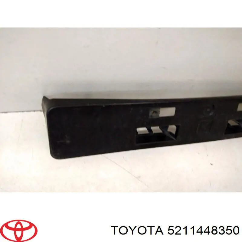 Ramka do mocowania przedniej tablicy rejestracyjnej 5211448350 Toyota