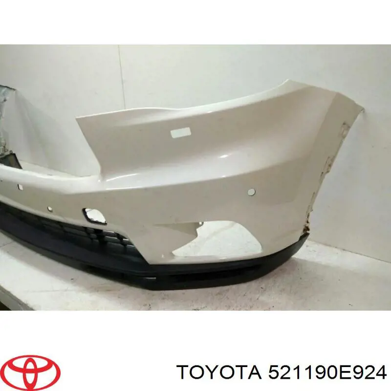 Do koszyka 521190E924 Toyota Zderzak przedni