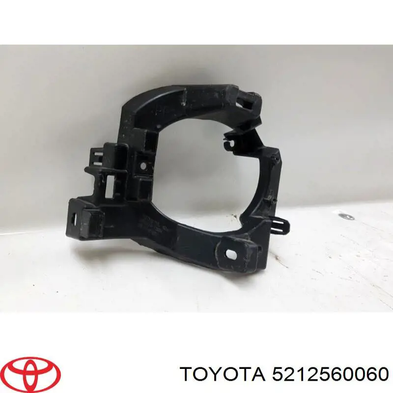 5212560060 Toyota Wspornik mocowania lampy przeciwmgielnej prawej