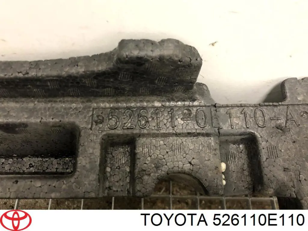 526110E110 Toyota Absorber (wypełniacz) zderzaka przedniego