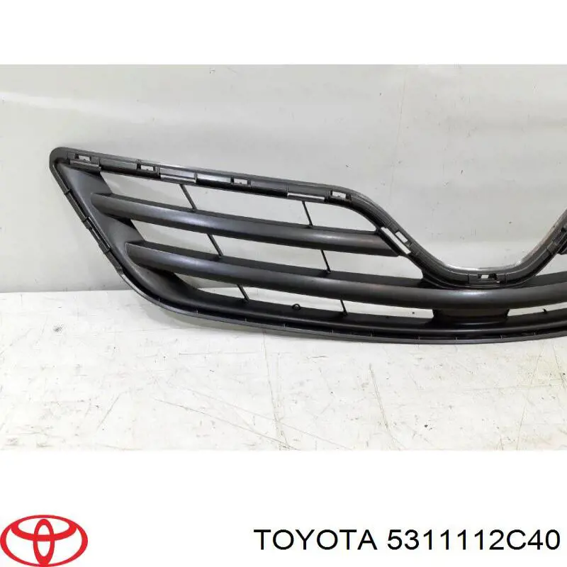 Do koszyka 5311112C40 Toyota Atrapa chłodnicy