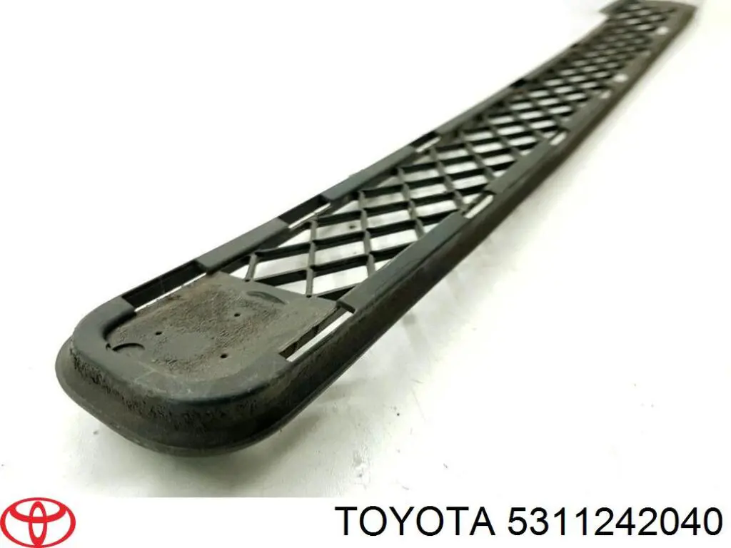 5311242040 Toyota kratka zderzaka przedniego górna