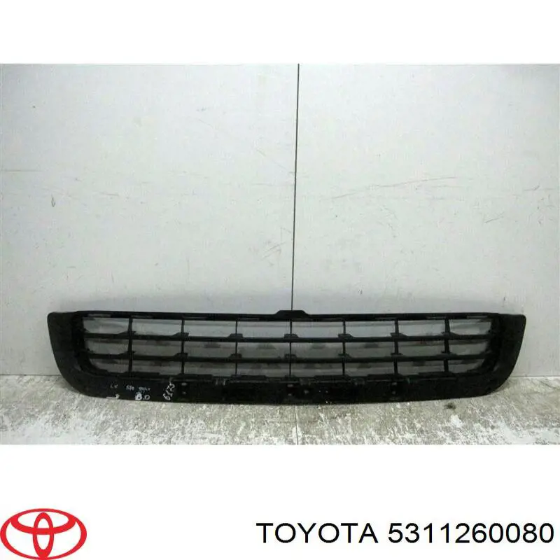 Kratka zderzaka przedniego środkowa 5311260080 Toyota