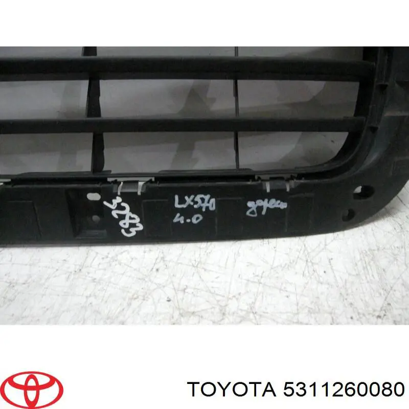 Do koszyka 5311260080 Toyota Kratka zderzaka przedniego środkowa