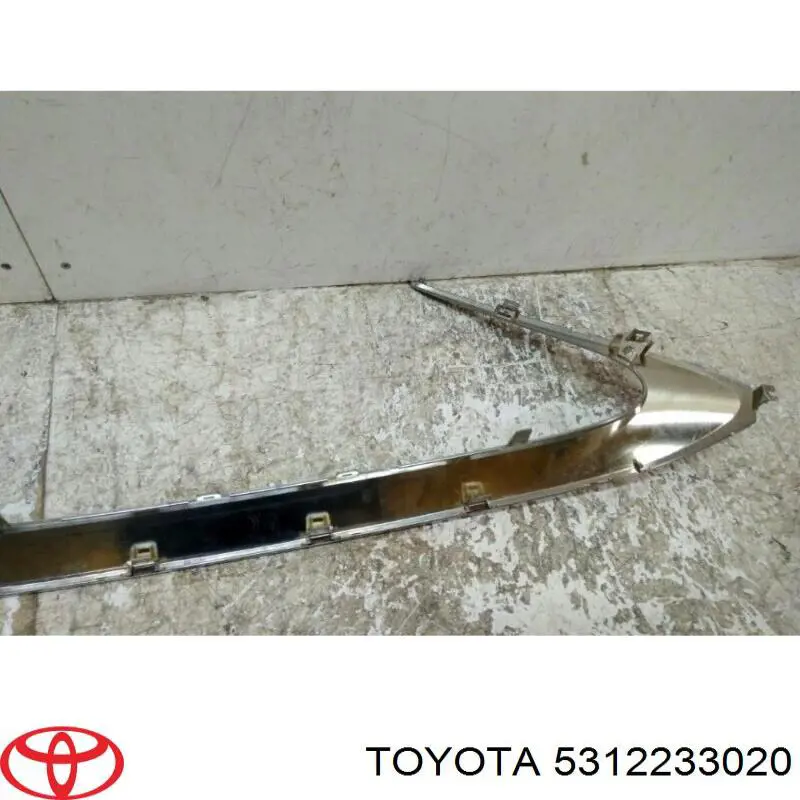 5312233020 Toyota Ramka kratki zderzaka przedniego