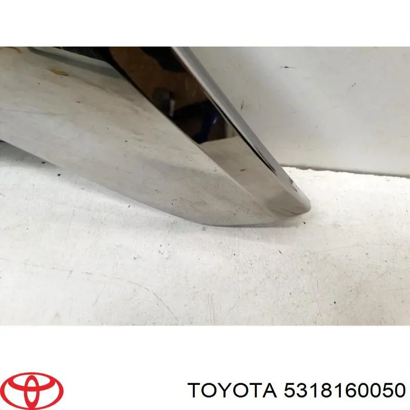 Do koszyka 5318160050 Toyota Listwa reflektora prawego