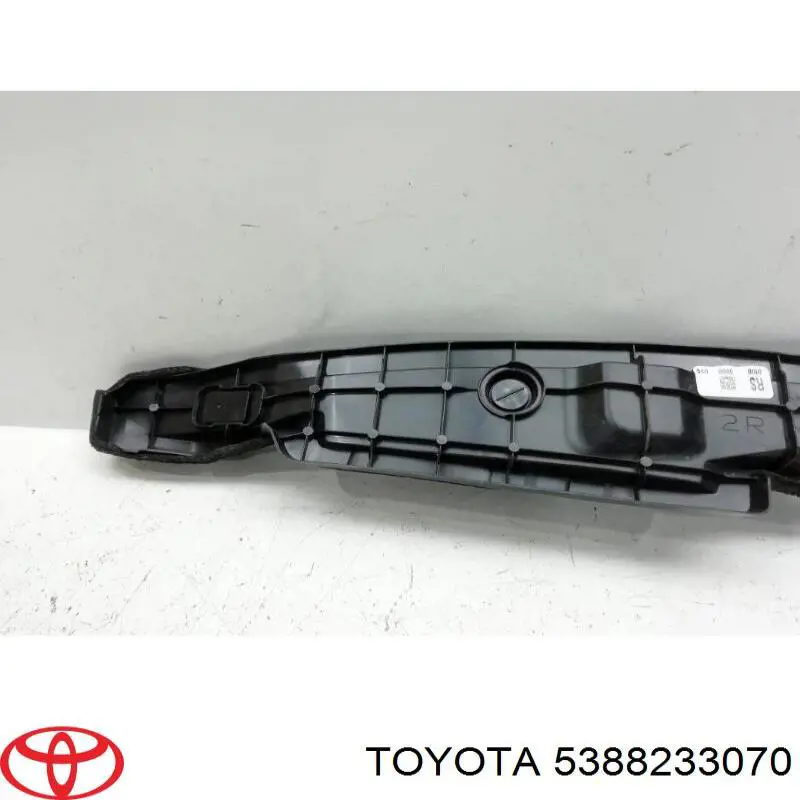 5388233070 Toyota Osłona tylnego błotnika przednia prawa