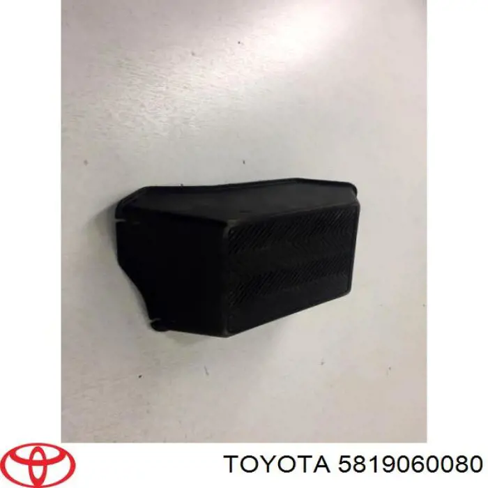 5819060080 Toyota Podnóżek przedni
