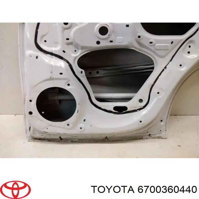 Drzwi tylne prawe Toyota 6700360420 cena, od 1608,97 USD