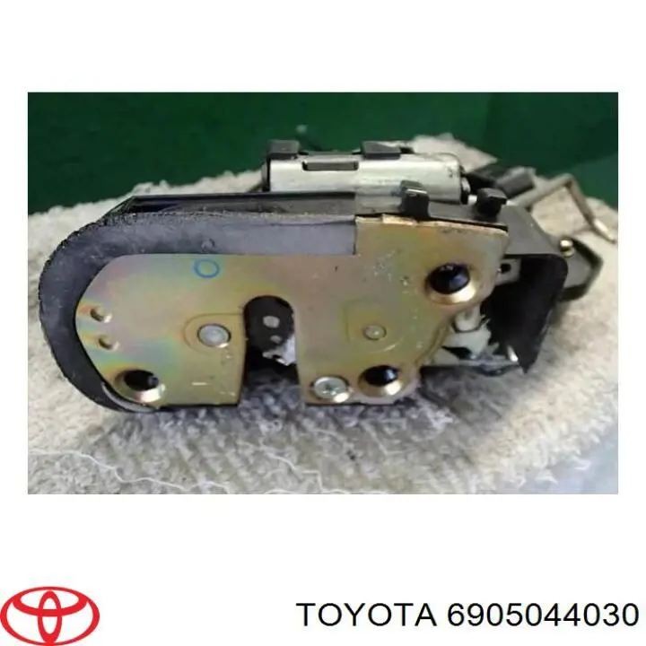 Zamek drzwi tylnych prawych do Toyota Picnic  XM1