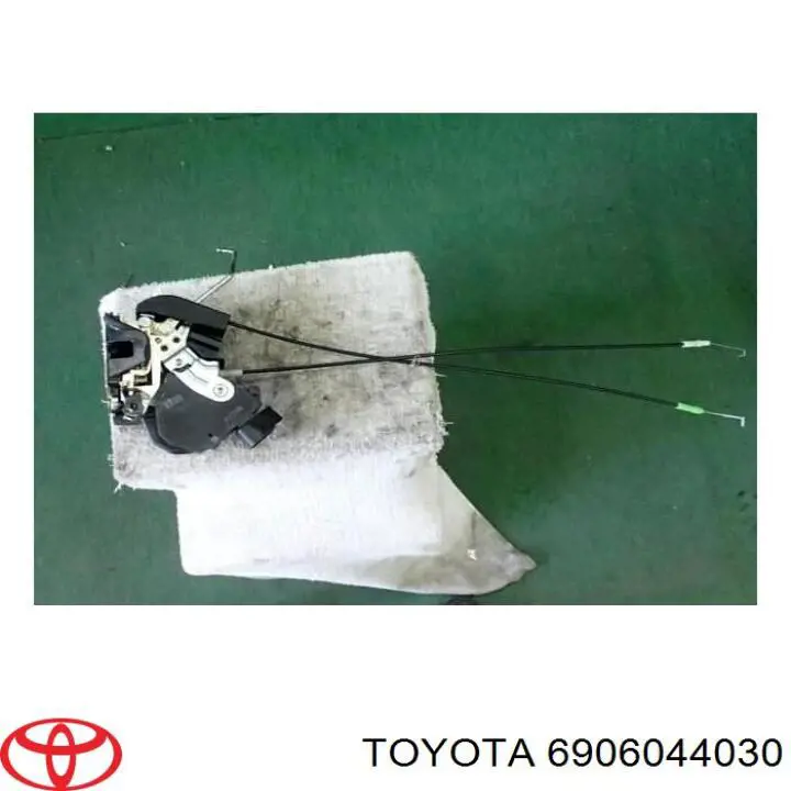 Zamek drzwi tylnych lewych do Toyota Picnic  XM1